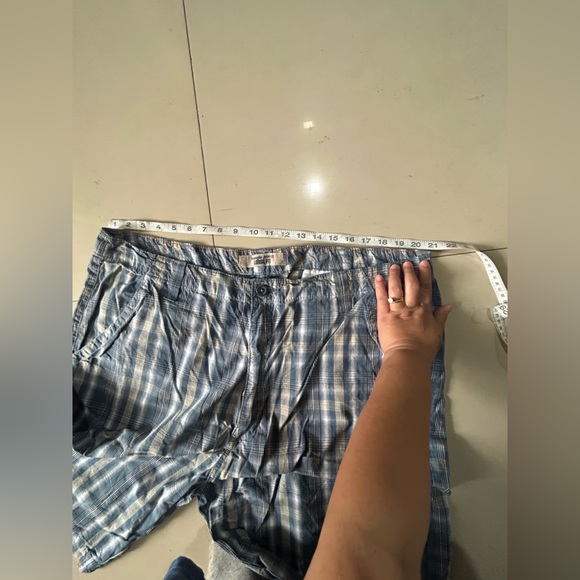 Wrangler cargo short ( long). NWOT. Size 42 - Picture 4 of 11